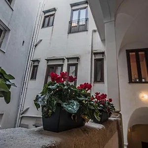 https://santandrea-luxury-rooms-in-vucciria.sicilyhotelsitaly.net